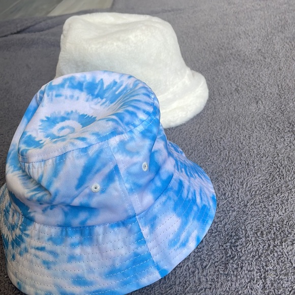 Two bucket hats come together not separate - Picture 3 of 3